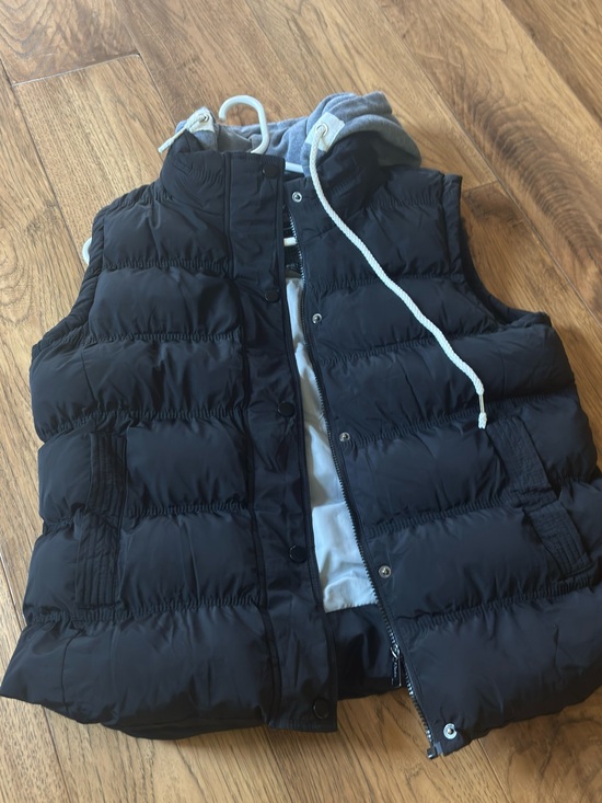 Wantdo Jackets & Blazers - Women's Black Quilted Puffer Vest with Gray Hood